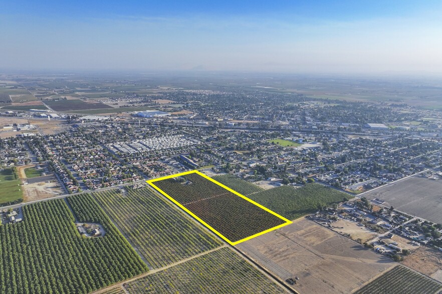 240 Kern St, Kingsburg, CA for sale - Building Photo - Image 2 of 3