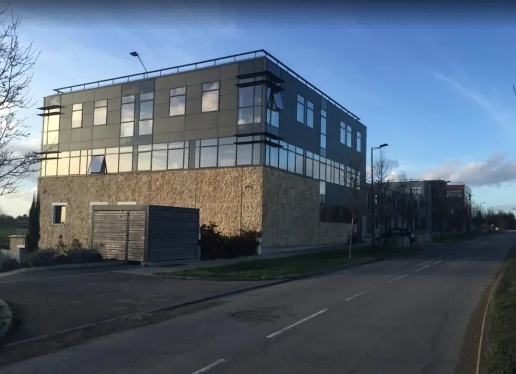 Location Bureaux 27 m² à 468 m² - Photo 1