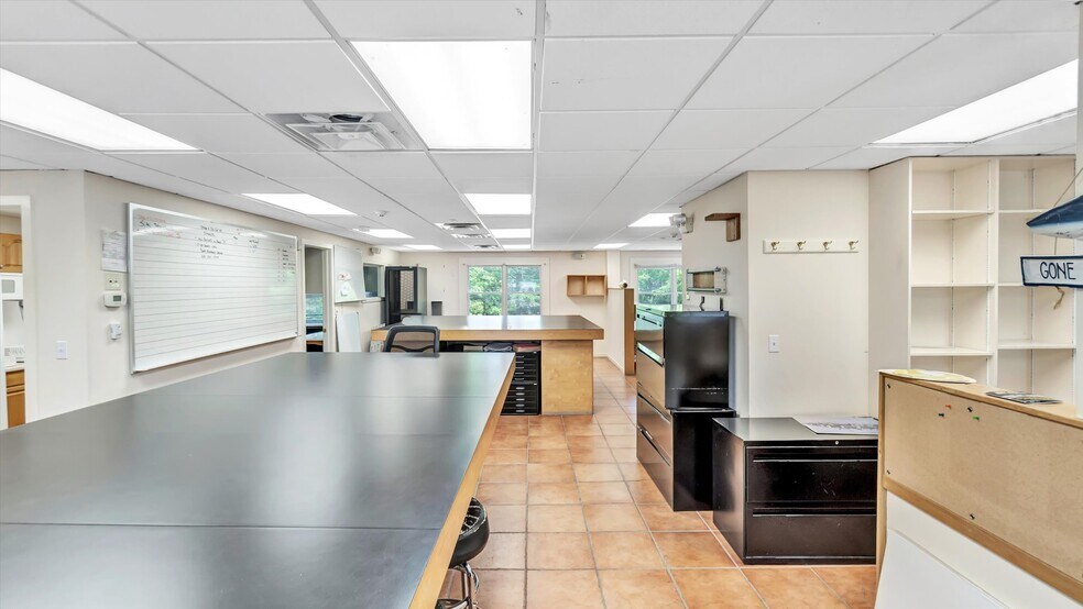 921 County Road 39, Southampton, NY for sale - Interior Photo - Image 3 of 31