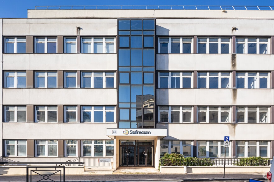 24 Avenue Du Petit Parc, Vincennes for lease - Building Photo - Image 2 of 12