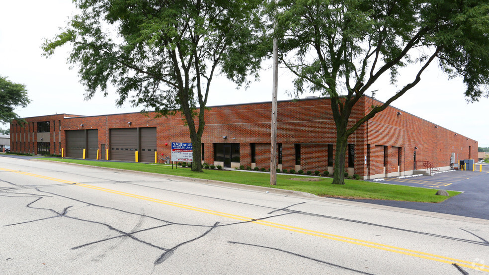 680 Industrial Dr, Cary, IL for lease - Building Photo - Image 3 of 5