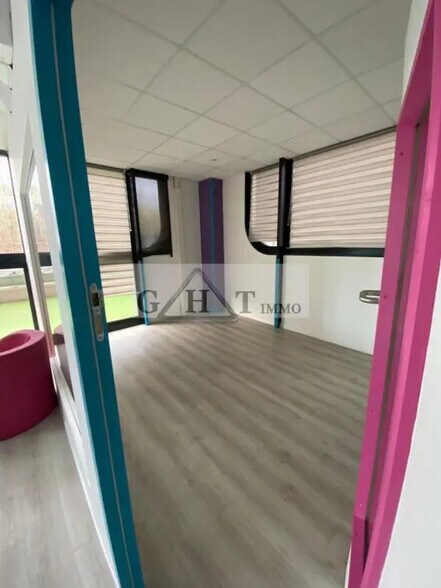 Industrial in Villebon-sur-Yvette for lease - Building Photo - Image 3 of 5