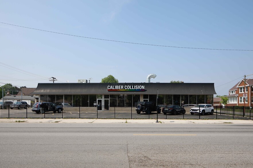7606 W Touhy Ave, Chicago, IL for sale - Building Photo - Image 3 of 11
