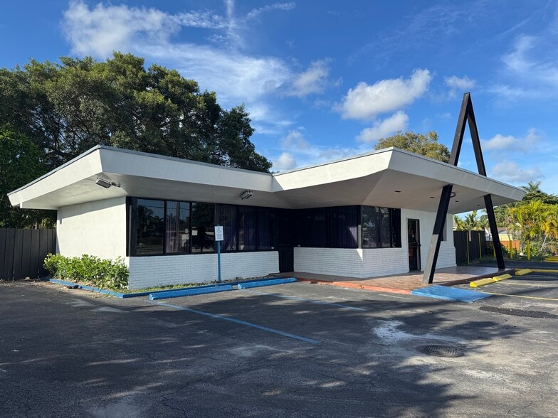 1605 NW 95th St, Miami, FL for sale - Building Photo - Image 2 of 10