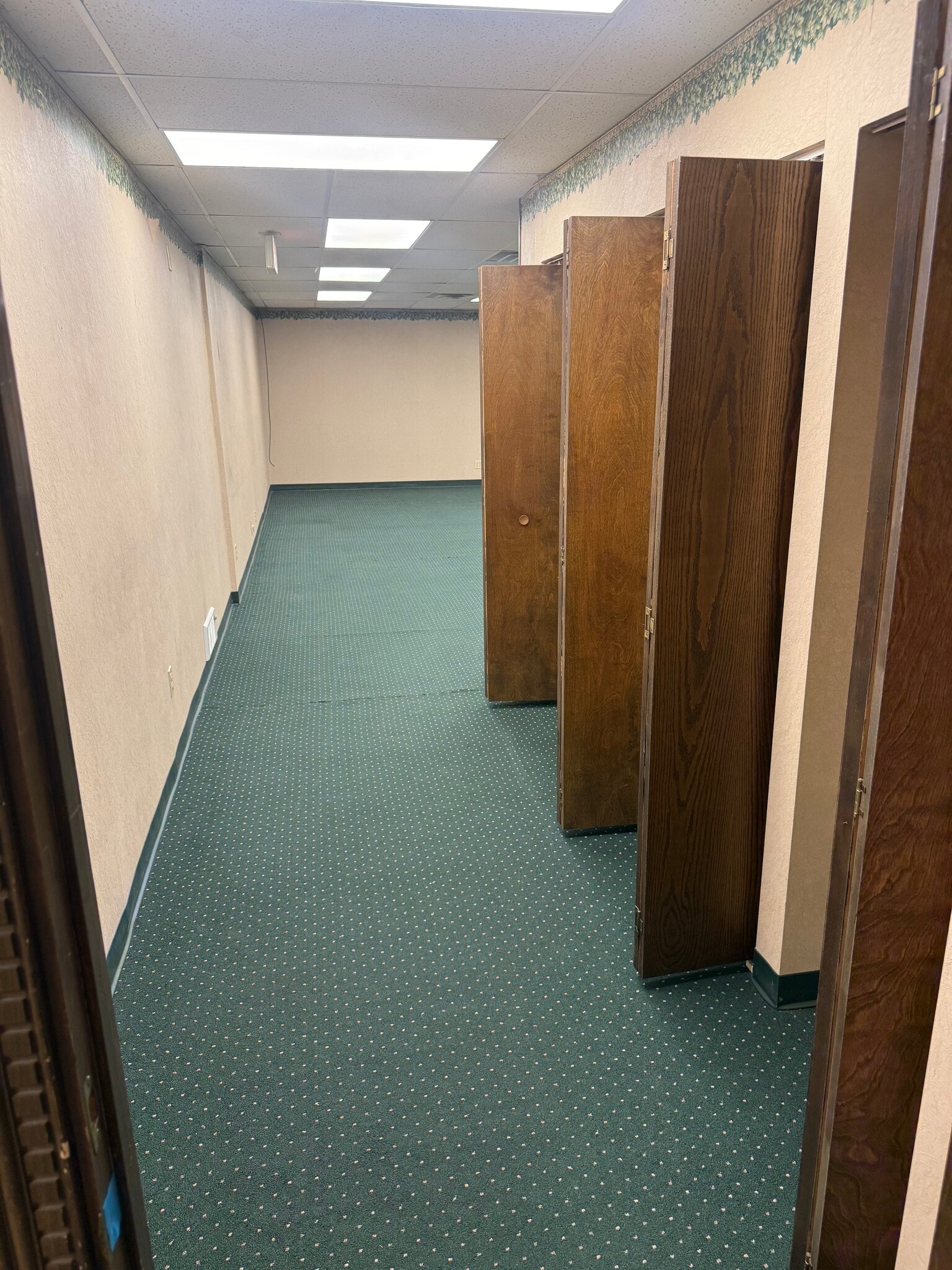 5205 N Ironwood Ln, Milwaukee, WI for lease Interior Photo- Image 1 of 10