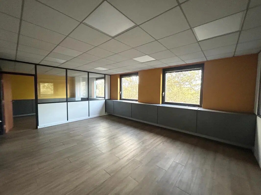 Office in Lyon for lease Interior Photo- Image 1 of 6