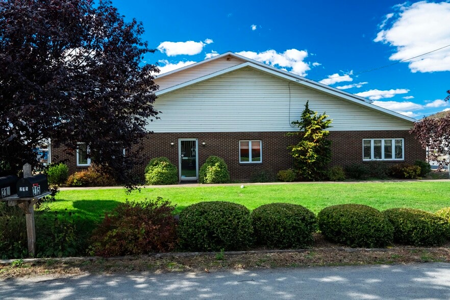 215 Reading Ave, Williamsport, PA for sale - Building Photo - Image 2 of 19