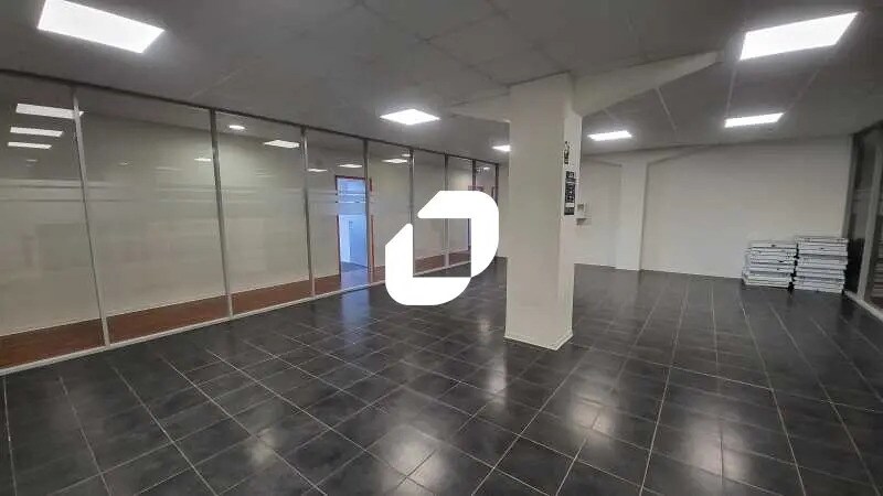 Office in Gradignan for lease - Interior Photo - Image 2 of 7