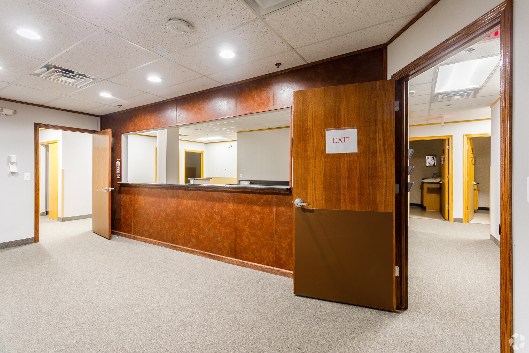 26400 W 12 Mile Rd, Southfield, MI for lease Interior Photo- Image 1 of 3