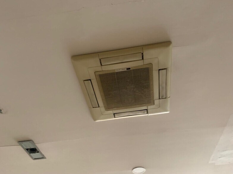 Retail in SEVILLA for lease - Building Photo - Image 2 of 10