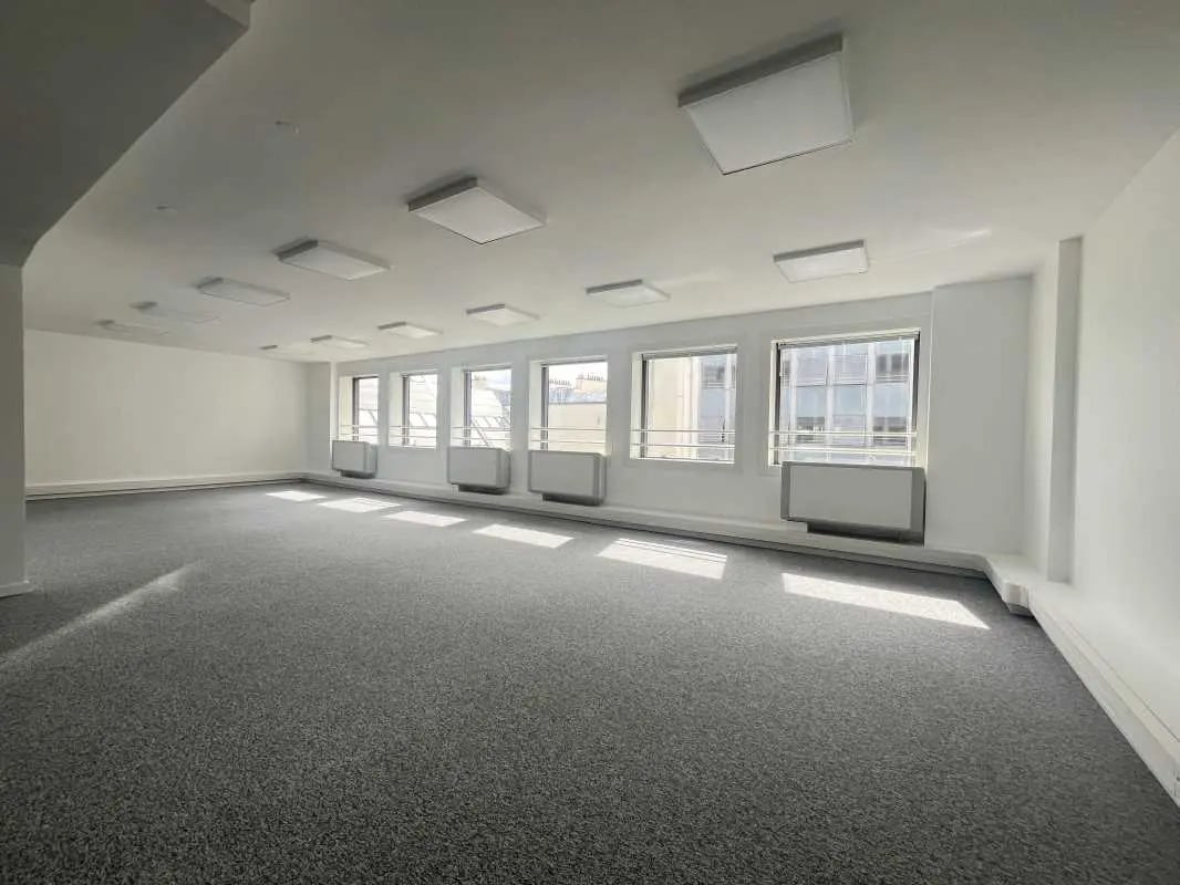 30 Rue Notre-Dame Des Victoires, Paris for lease Interior Photo- Image 1 of 4