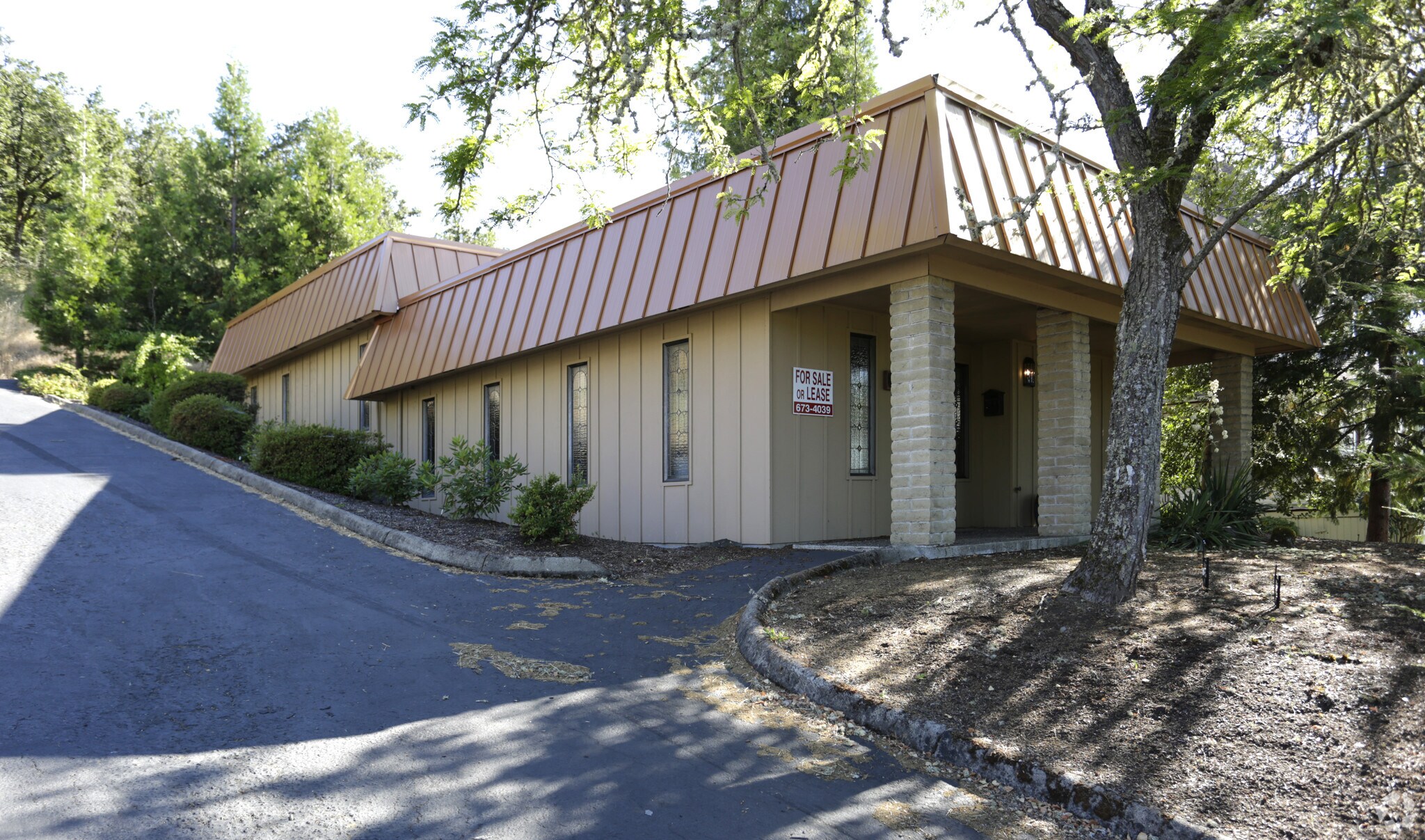 1243 SE Douglas Ave, Roseburg, OR for sale Primary Photo- Image 1 of 1