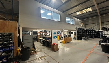 69 Weir Rd, London for lease Interior Photo- Image 2 of 2