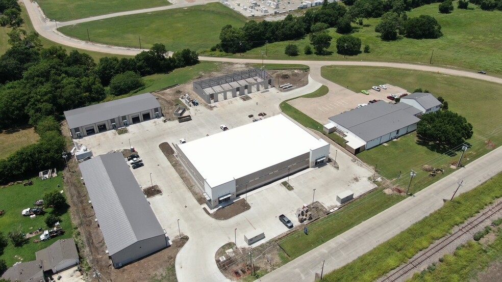 304 W Progress Dr, Sherman, TX for lease - Building Photo - Image 1 of 10
