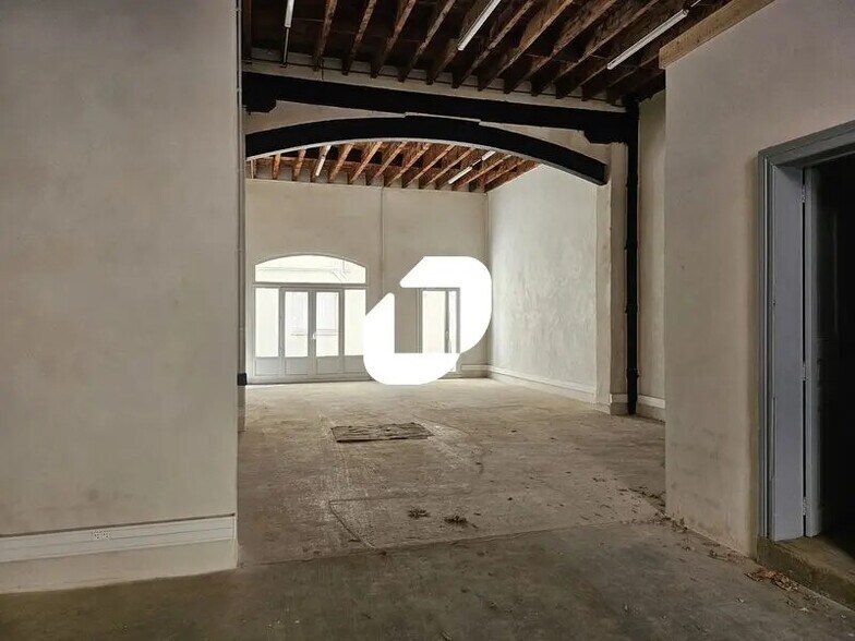 Retail in Montpellier for lease - Interior Photo - Image 2 of 14