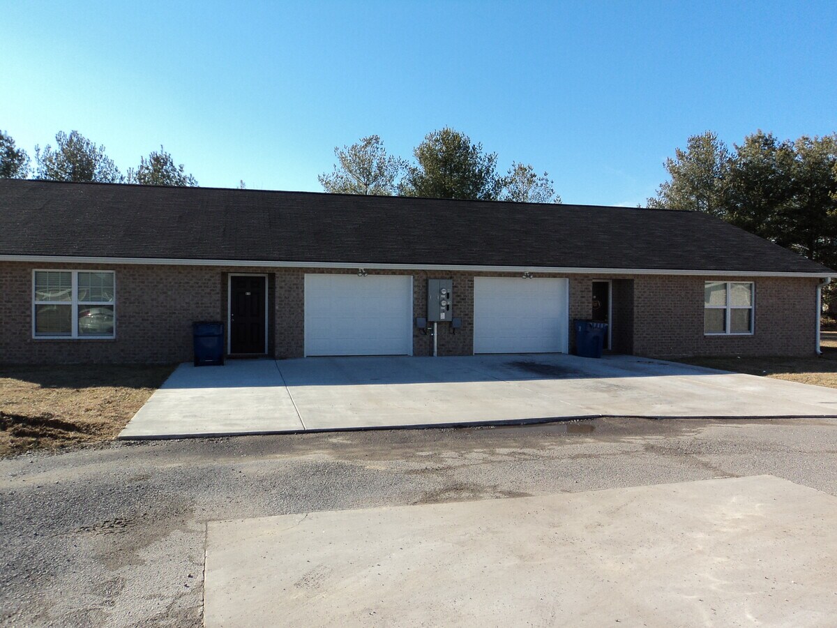 1150 Doak Rd, Manchester, TN 37355