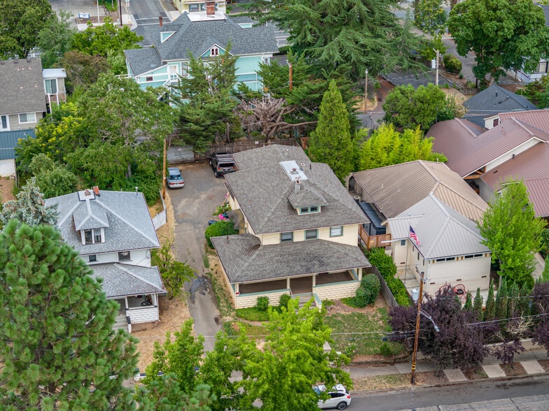 807 NW 5th St, Grants Pass, OR for sale - Building Photo - Image 3 of 40