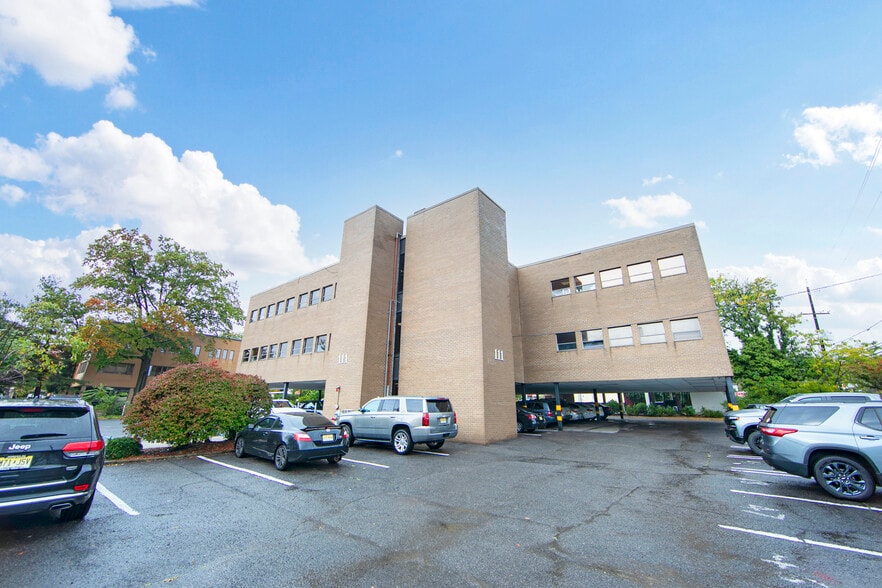 111 Kinderkamack Rd, River Edge, NJ for sale - Building Photo - Image 1 of 1