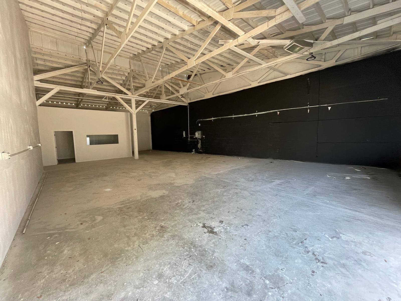 2705 E Hanna Ave, Tampa, FL for lease Interior Photo- Image 1 of 3