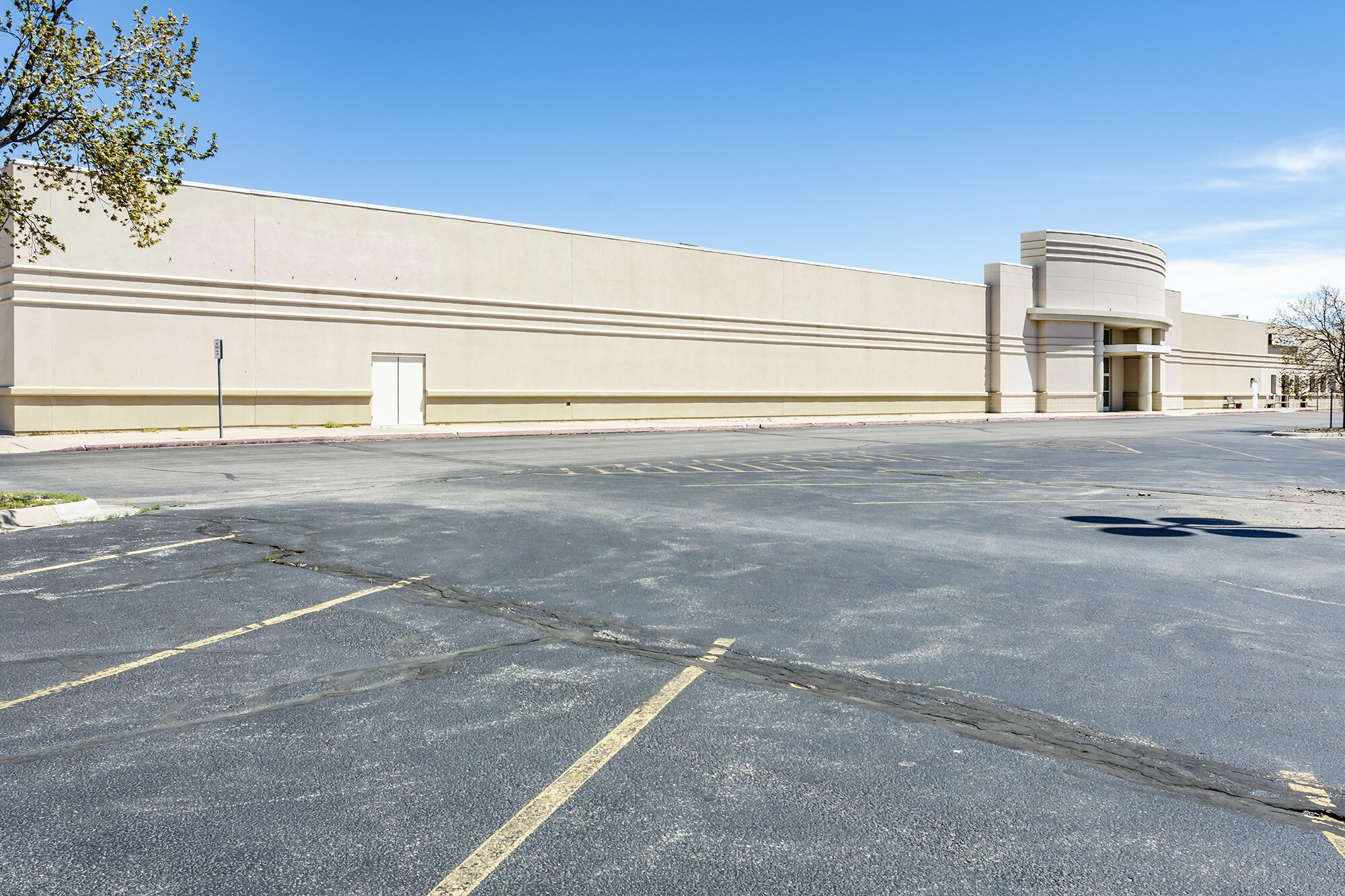 2310 E Kansas Ave, Garden City, KS 67846 - Retail for Lease | LoopNet.com