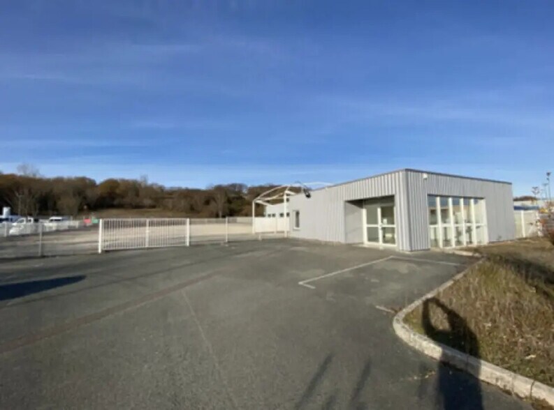 Office in Belfort for lease - Building Photo - Image 3 of 4