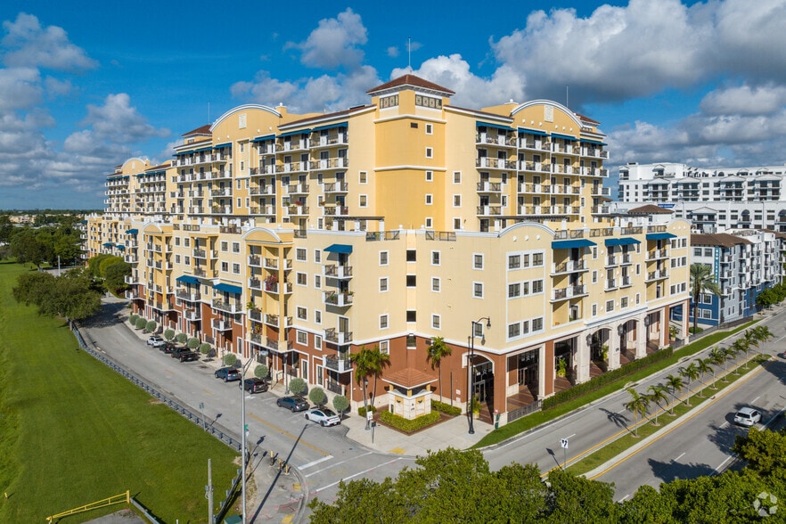 8390 SW 72nd Ave, Miami, FL for sale - Primary Photo - Image 1 of 4