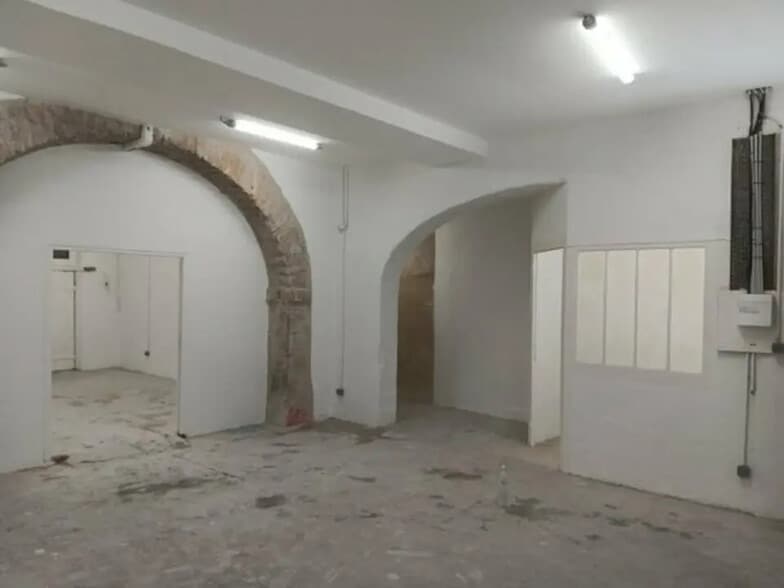 Retail in Lyon for lease - Interior Photo - Image 3 of 8