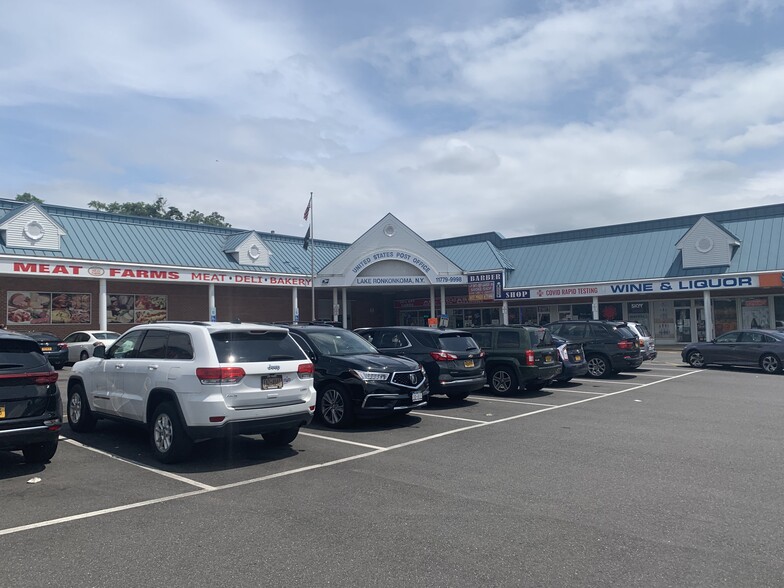 300-318 Portion Rd, Ronkonkoma, NY for lease - Building Photo - Image 3 of 14