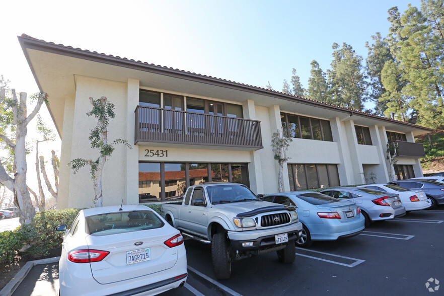 25255 Cabot Rd, Laguna Hills, CA for lease - Building Photo - Image 1 of 15