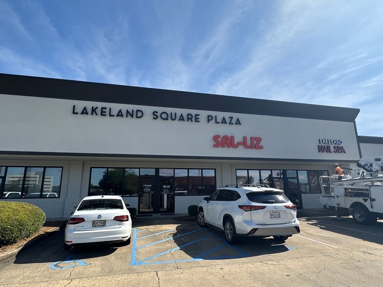 1000 Lakeland Sq, Flowood, MS for lease - Building Photo - Image 1 of 10