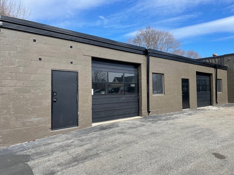 921 Main St, Woburn, MA 01801