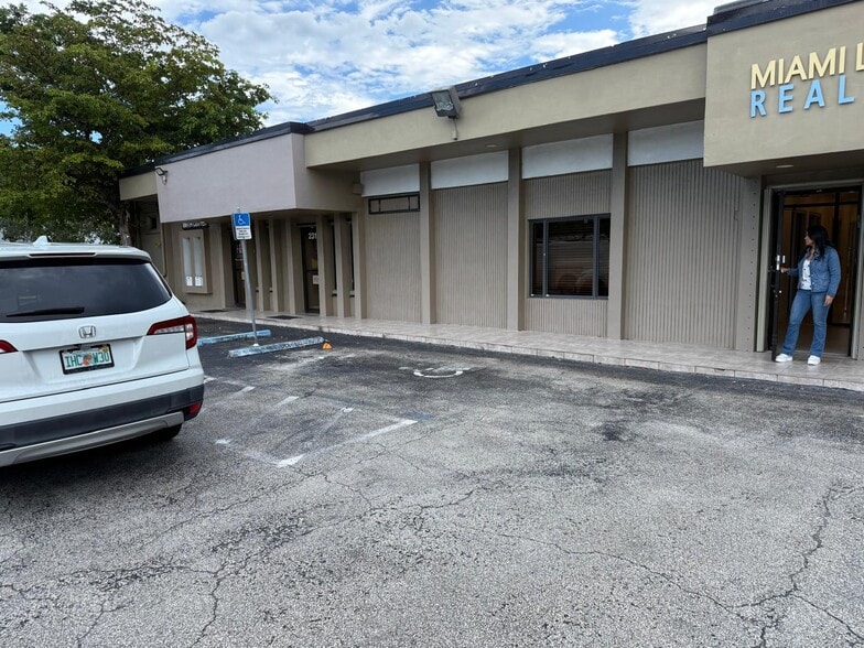 2316-2318 Hollywood Blvd, Hollywood, FL for lease - Building Photo - Image 1 of 12