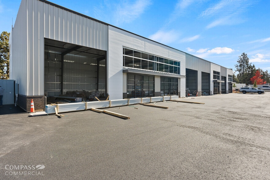 20487 NE Funner Pl, Bend, OR for sale - Building Photo - Image 3 of 9