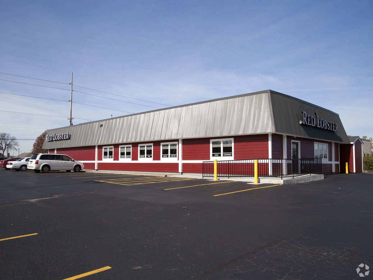 2696 S Dirksen Pky, Springfield, IL, 62703 Restaurant Property For