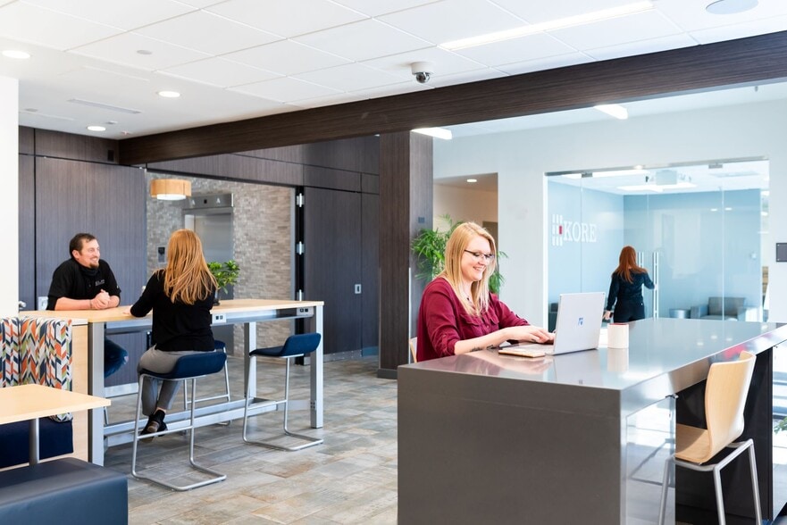 9250 E Costilla Ave, Greenwood Village, CO for lease - Interior Photo - Image 2 of 17