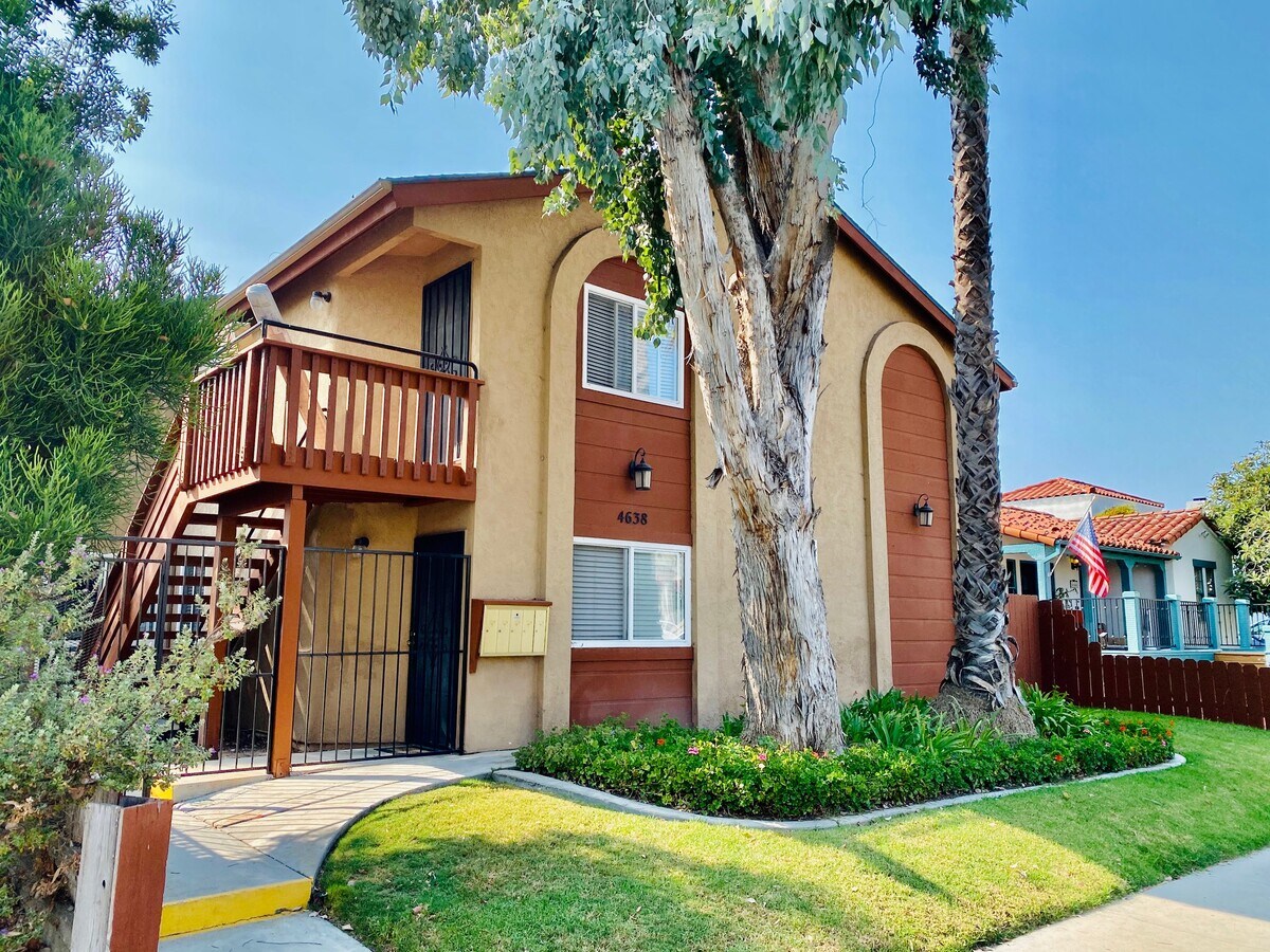 4638 Kensington Dr, San Diego, CA 92116