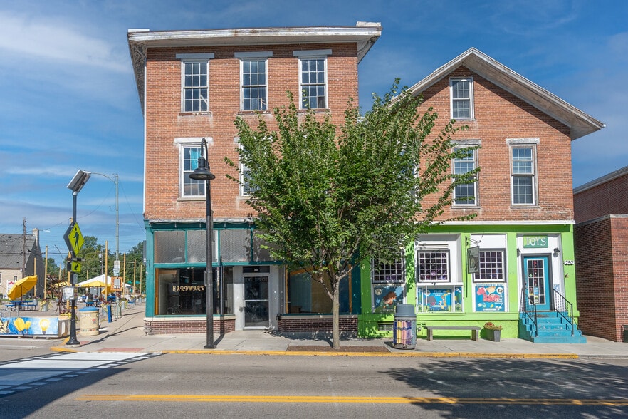 250-252 Xenia Ave, Yellow Springs, OH for sale - Primary Photo - Image 1 of 25