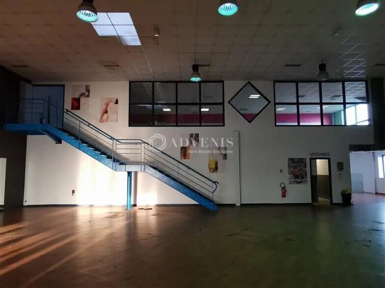 Flex in Saint-Malo for lease - Interior Photo - Image 2 of 8