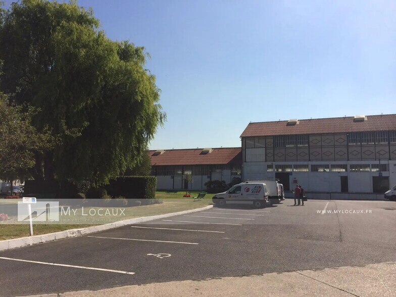 Industrial in Bezons for lease - Building Photo - Image 1 of 4