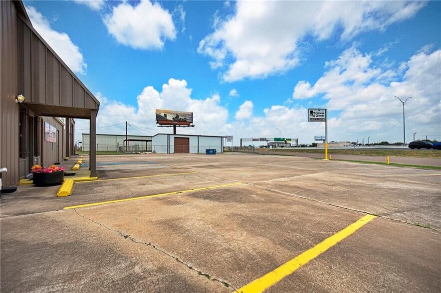 1157 S Padre Island Dr, Corpus Christi, TX for sale - Building Photo - Image 3 of 8
