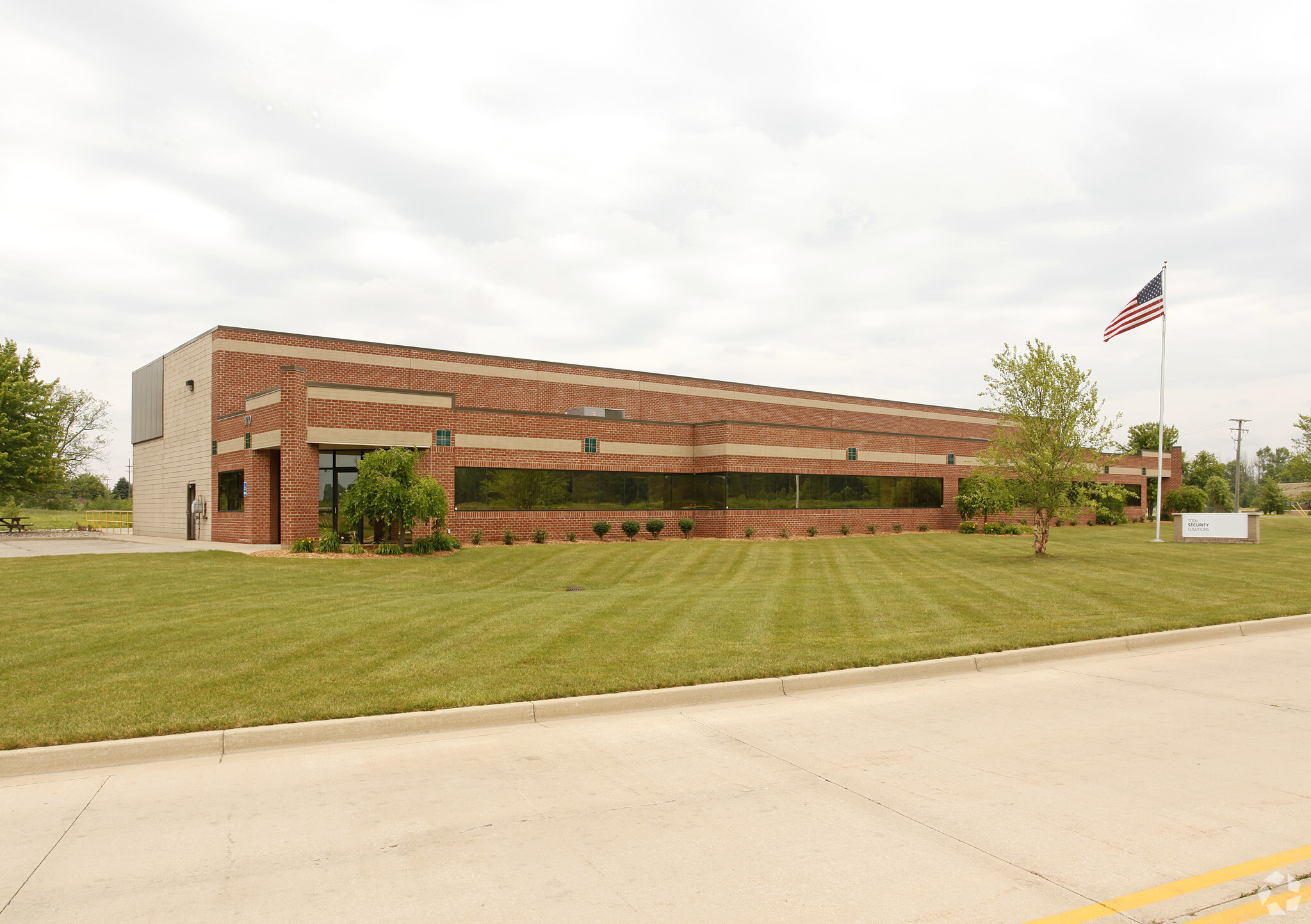 166-170 National Park Ln, Fowlerville, MI for sale Primary Photo- Image 1 of 1