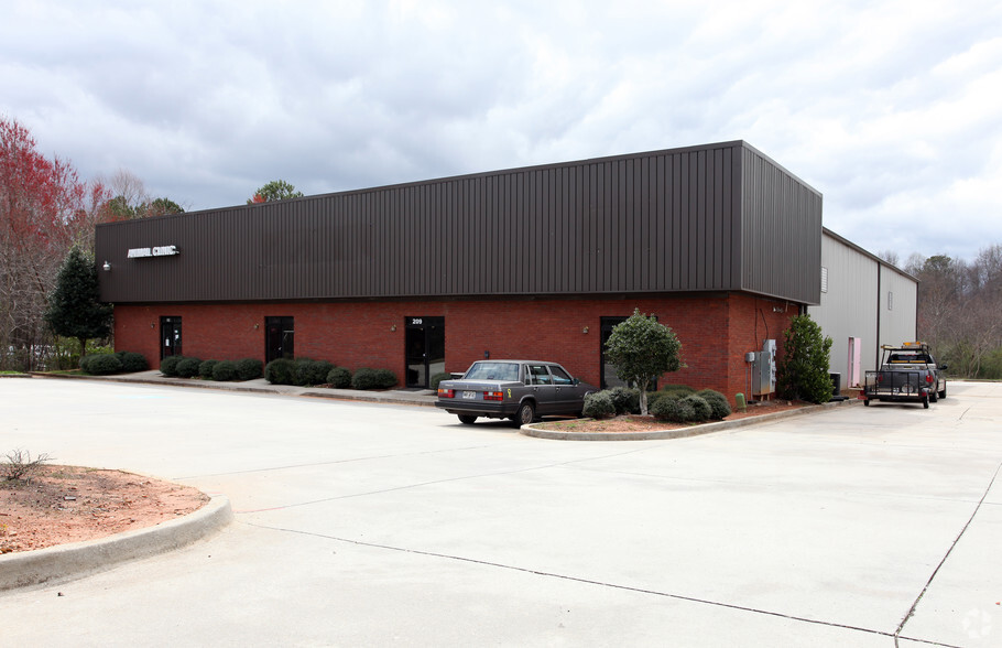 205-211 Mcdonough Pky, Mcdonough, GA for lease - Primary Photo - Image 1 of 11