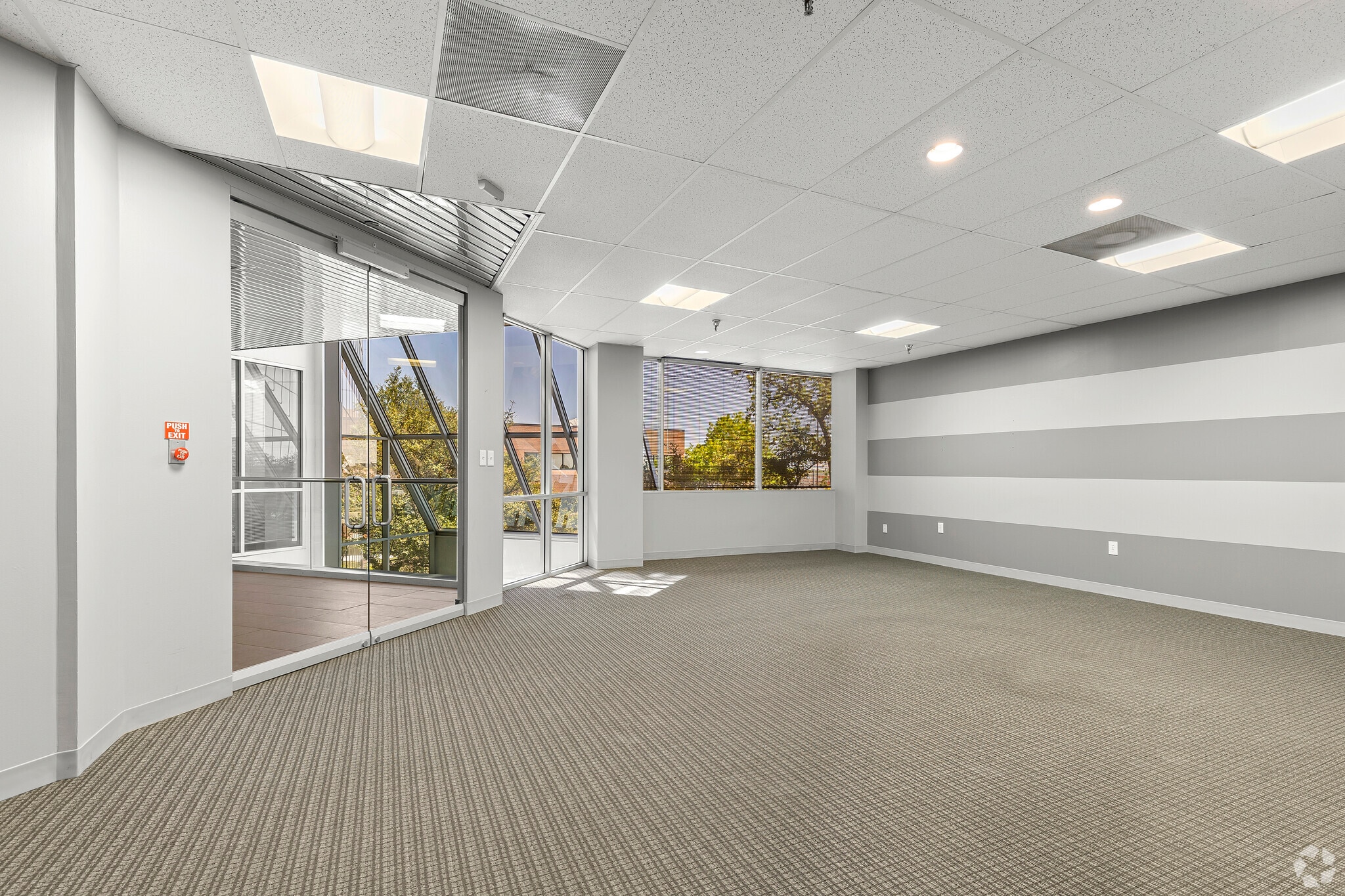 4001 Airport Fwy, Bedford, TX 76021 - DFW West | LoopNet - 4001 Airport Freeway Suite 300 Bedford Tx 76021