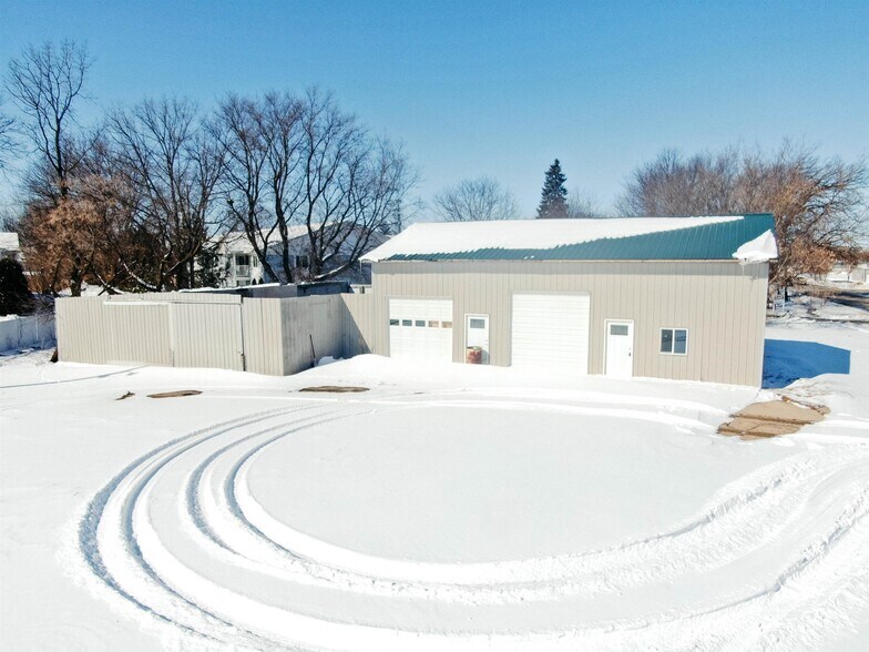 530 Van Dyne Rd, Fond Du Lac, WI for sale - Building Photo - Image 2 of 6
