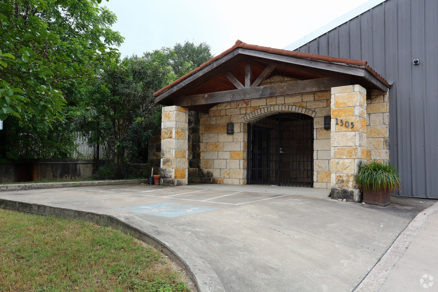 1305 W Oltorf St, Austin, TX for sale - Primary Photo - Image 1 of 6