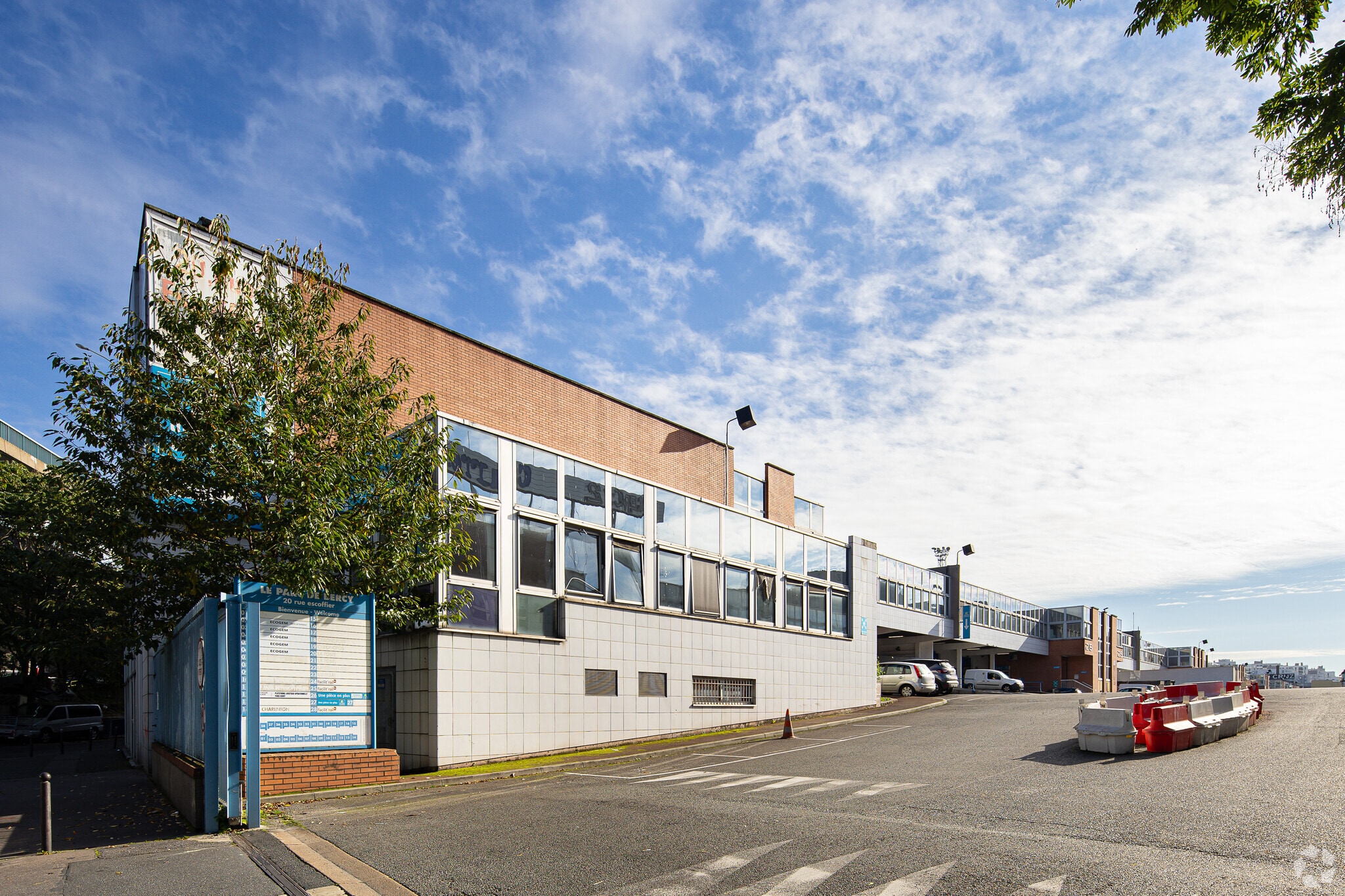 Flex in Charenton-le-Pont for lease Primary Photo- Image 1 of 8
