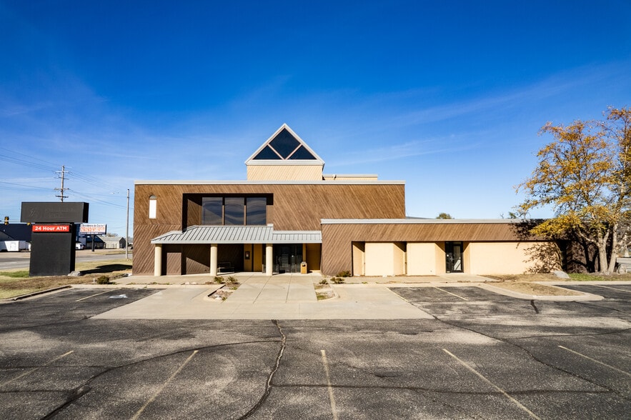 524 N Main St, South Hutchinson, KS for sale - Building Photo - Image 3 of 26