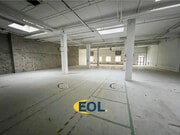 Espace intérieur lumineux et spacieux, idéal pour diverses possibilités d'aménagement.