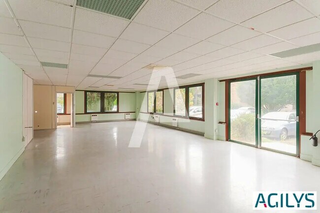 Location Local d'activités 567 m²