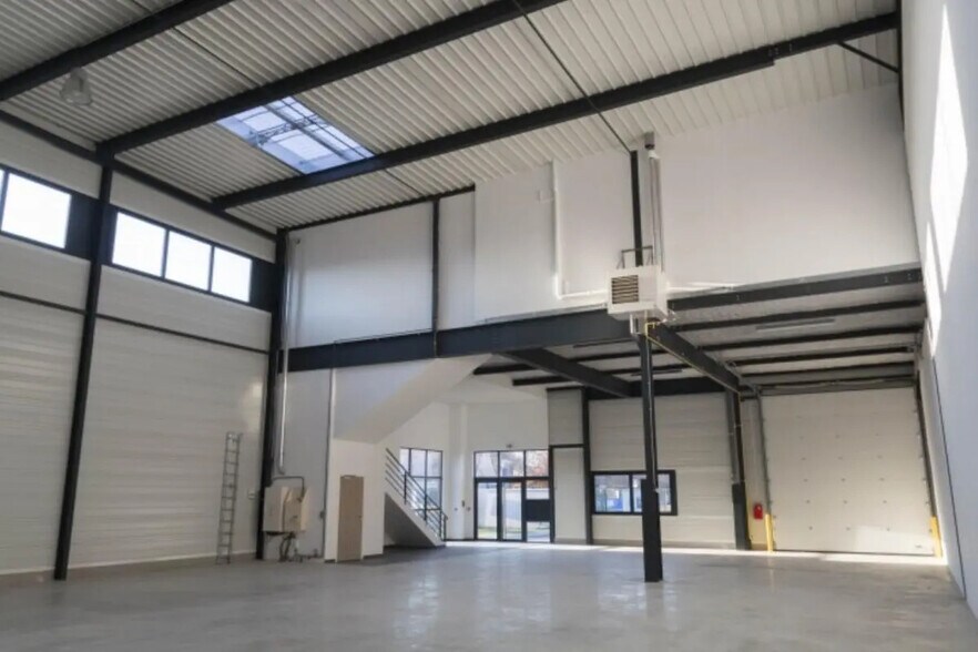 Flex in Rillieux-la-Pape for sale - Interior Photo - Image 2 of 4